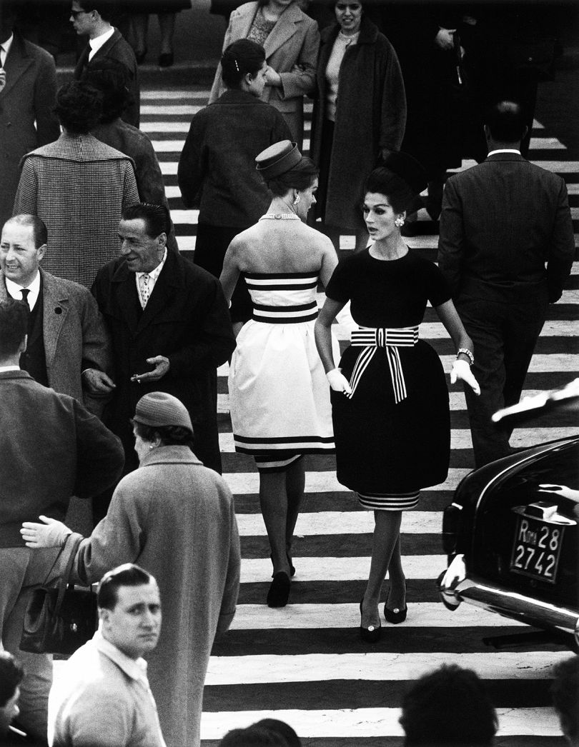 Nina + Simone, Piazza di Spagna, Rome, April 1960 © William Klein, Courtesy ATLAS Gallery
