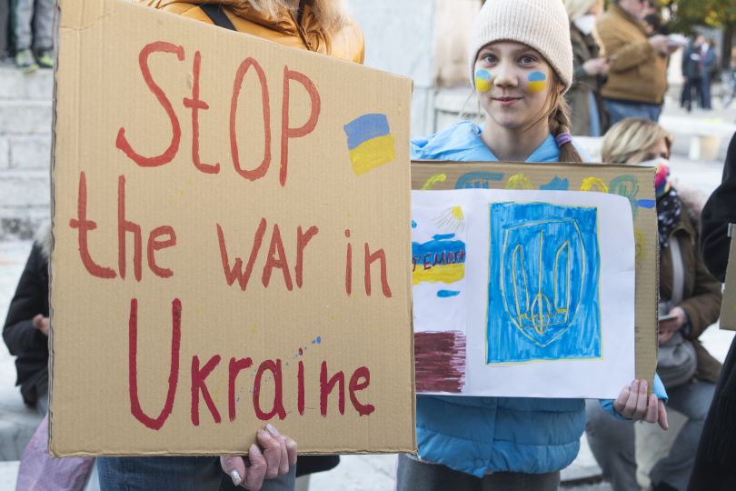 Massa, Italy - February 26, 2022 - Mother and daughter demonstrate against the war in Ukraine  — Photo by cristianstorto